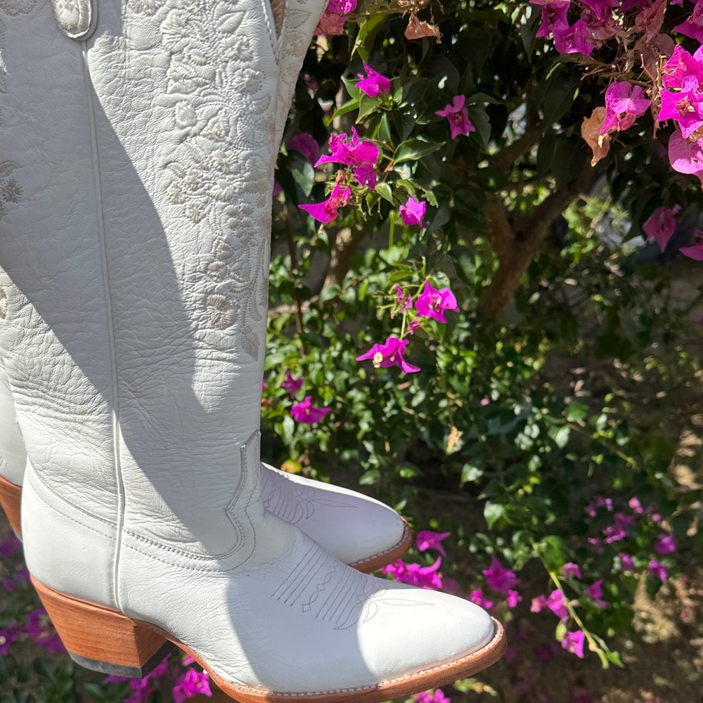 Elegant White Embroidered Women's Cowboy Boots from Allen’s Boots Austin